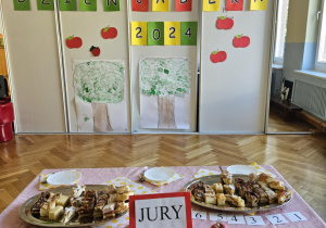 Światowy Dzień Jabłka - stanowisko jury - rozstrzygnięcie konkursu na najlepszy wypiek z jabłkami