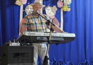 Dzień Babci i Dziadka - występ muzykoterapeuty